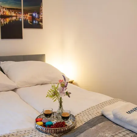 Maya's Flats & 17 - Maya's Flats & *