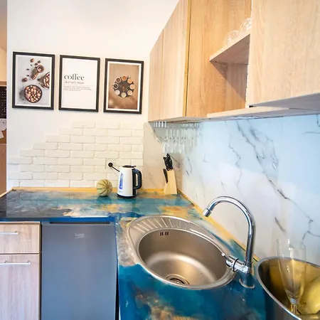 Maya's Flats & 17 - Maya's Flats & *