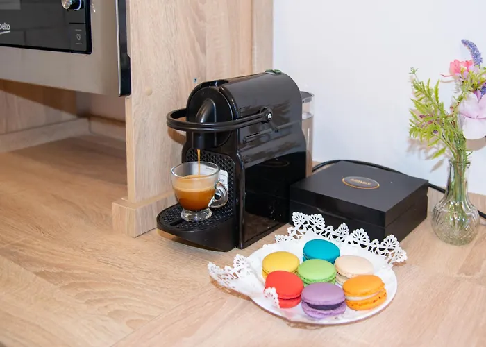 Апартаменты Maya's Flats & 17 - Maya's Flats & *