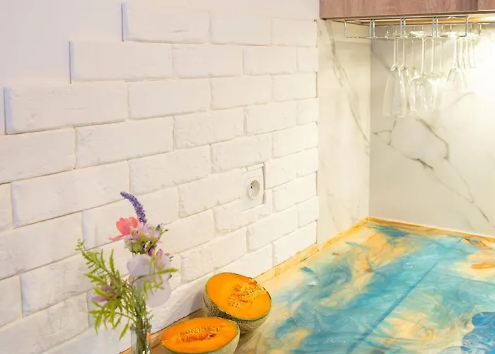 Maya's Flats & 17 - Maya's Flats & *