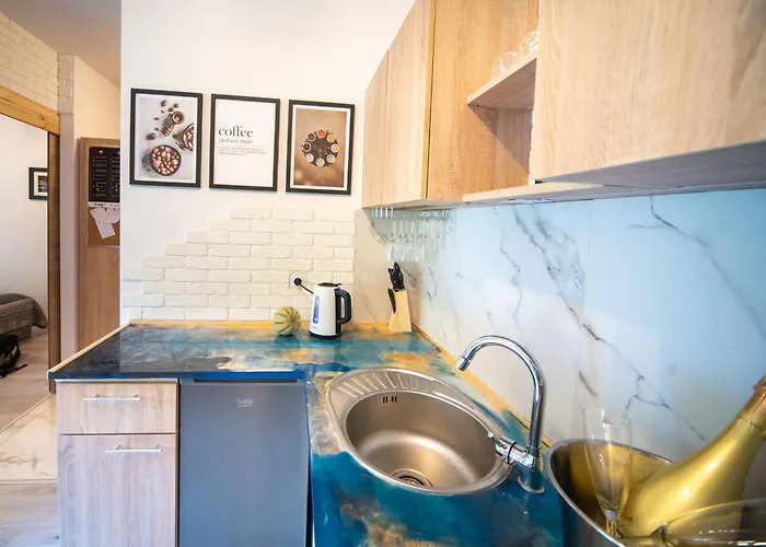 Maya's Flats & 17 - Maya's Flats & *